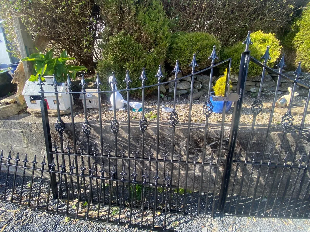 Gates and railings - Image 2