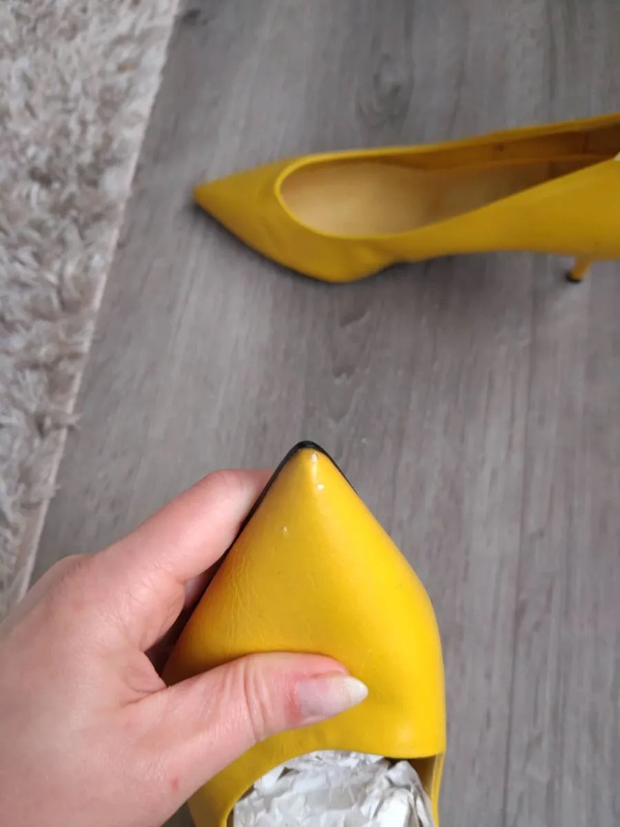 Yellow medium heel shoes size 41 - Image 3