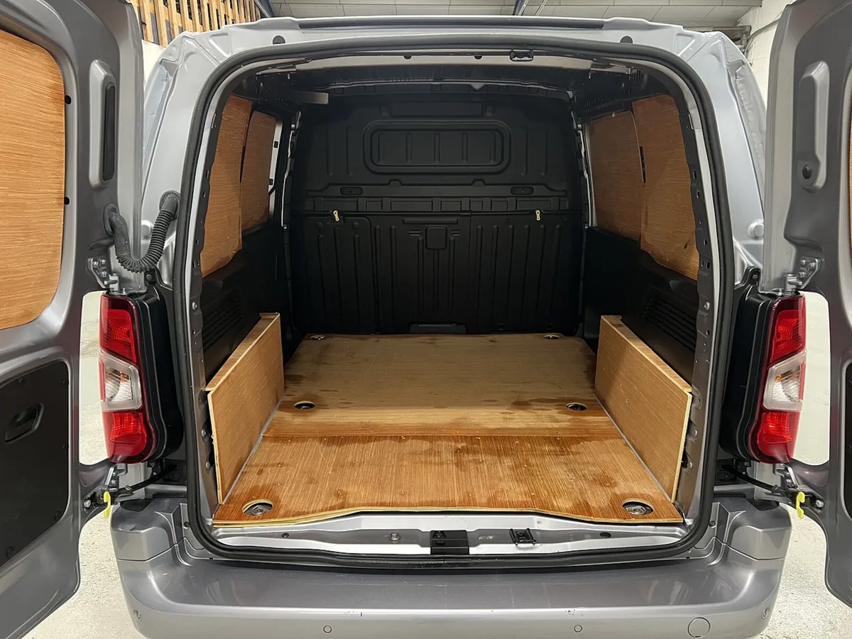 2023 Vauxhall Combo Small Panel Van - Image 3
