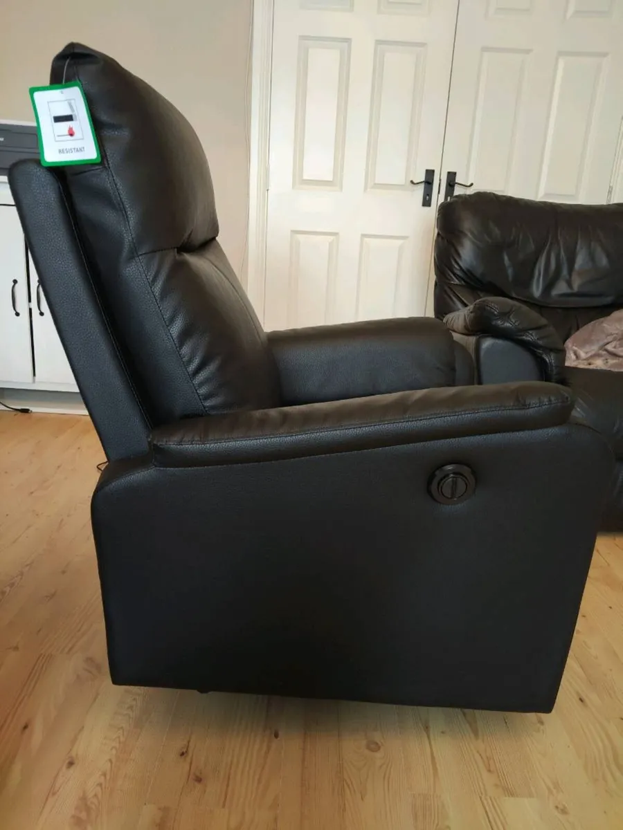Electric Recliner - Image 4
