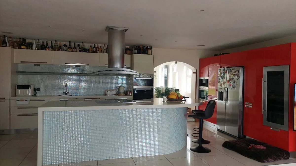 Kitchen furniture - Image 1