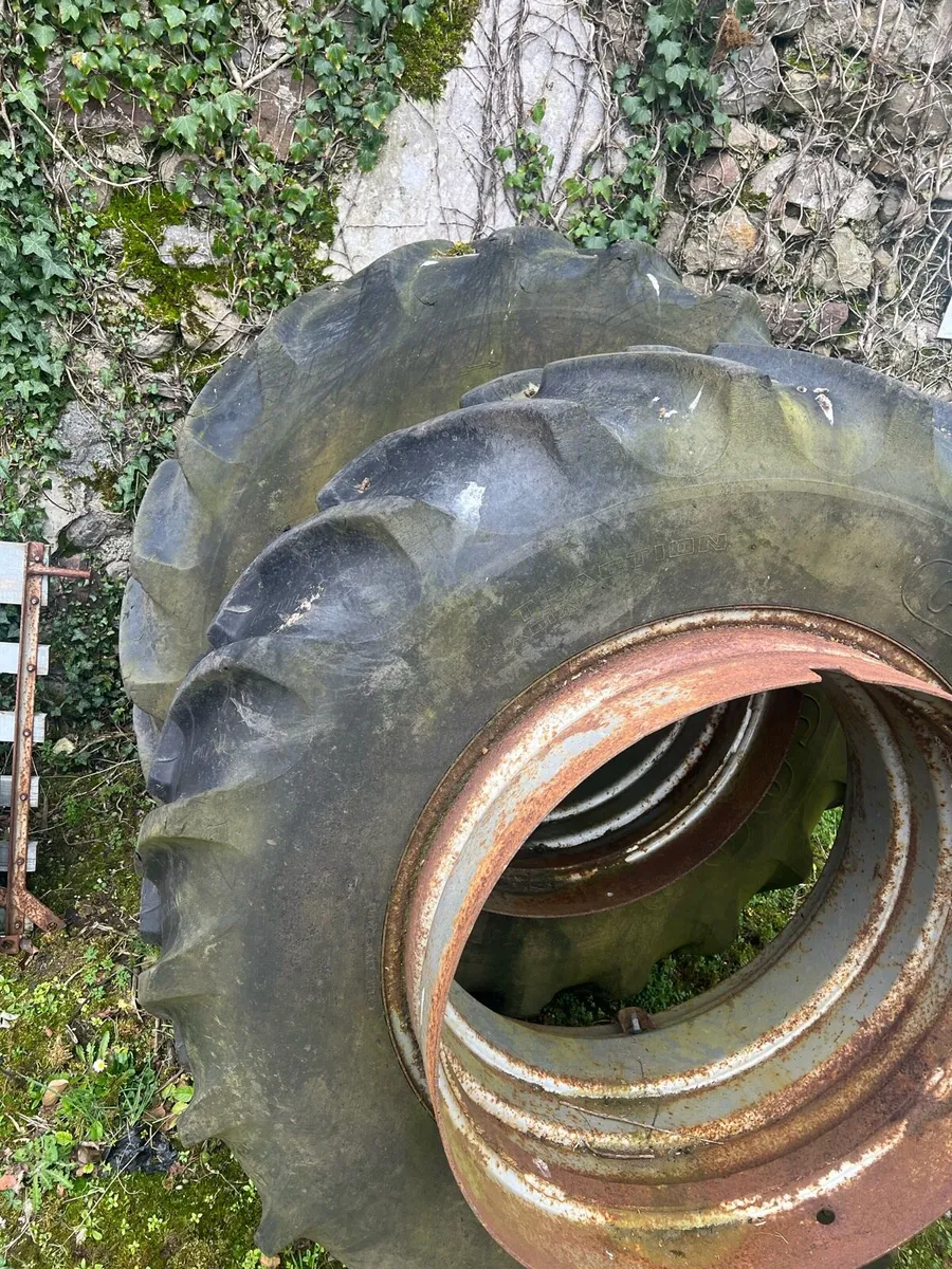 Twin wheels - Image 1