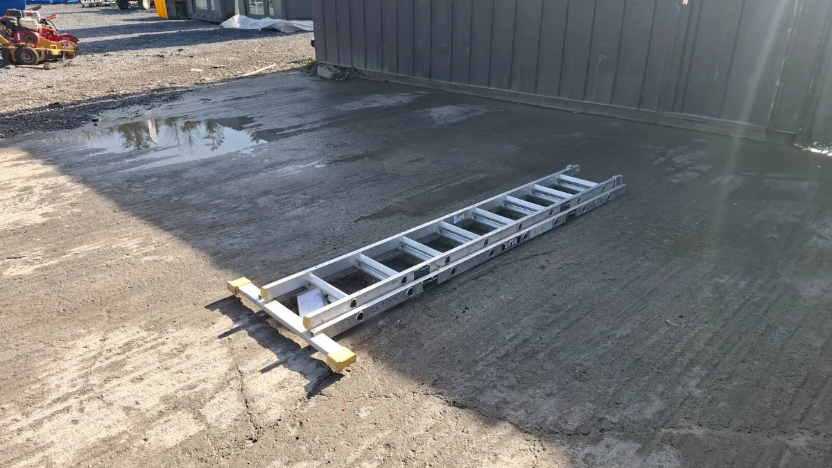 8 Step Double Ladder – Heavy Duty Step Ladder - Image 3