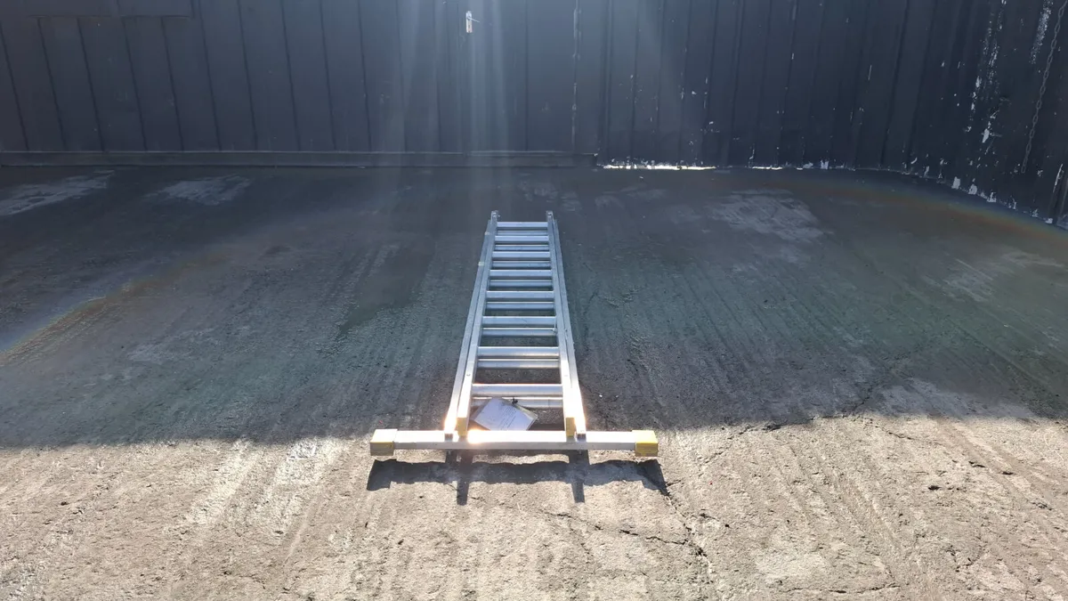 8 Step Double Ladder – Heavy Duty Step Ladder - Image 2