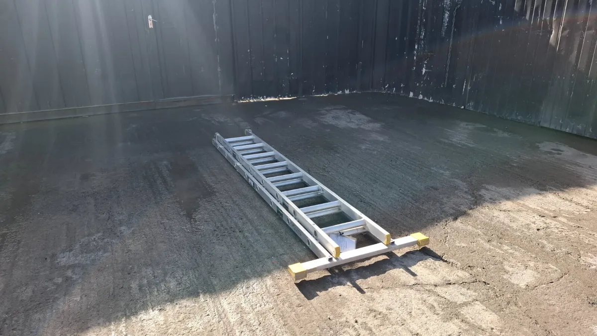 8 Step Double Ladder – Heavy Duty Step Ladder - Image 1