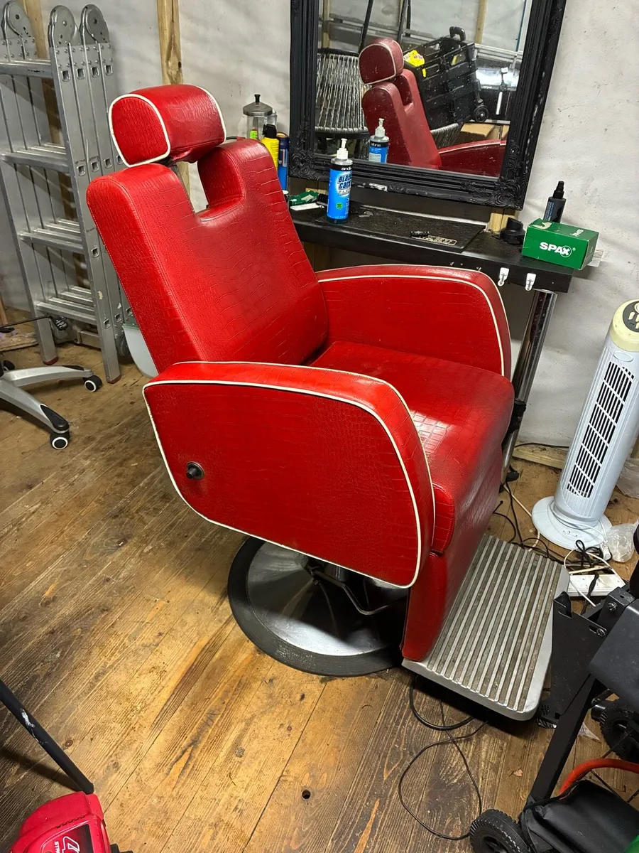 REM vintage recliner chair - Image 1