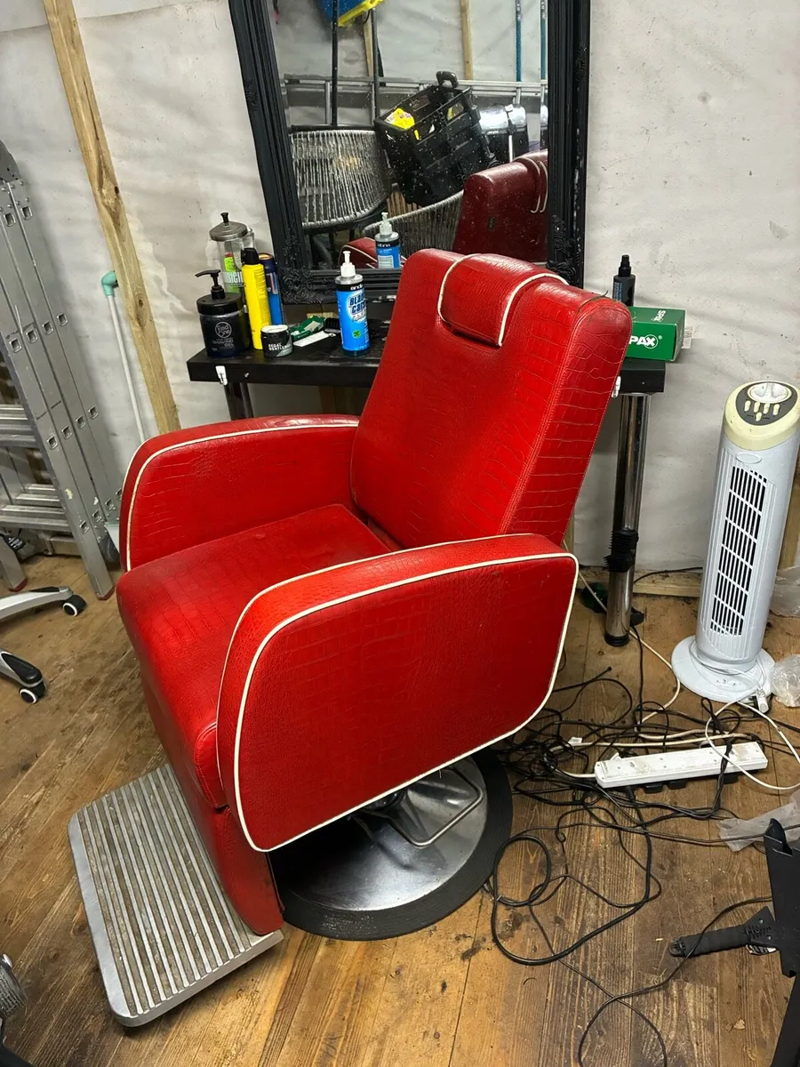 REM vintage recliner chair - Image 4