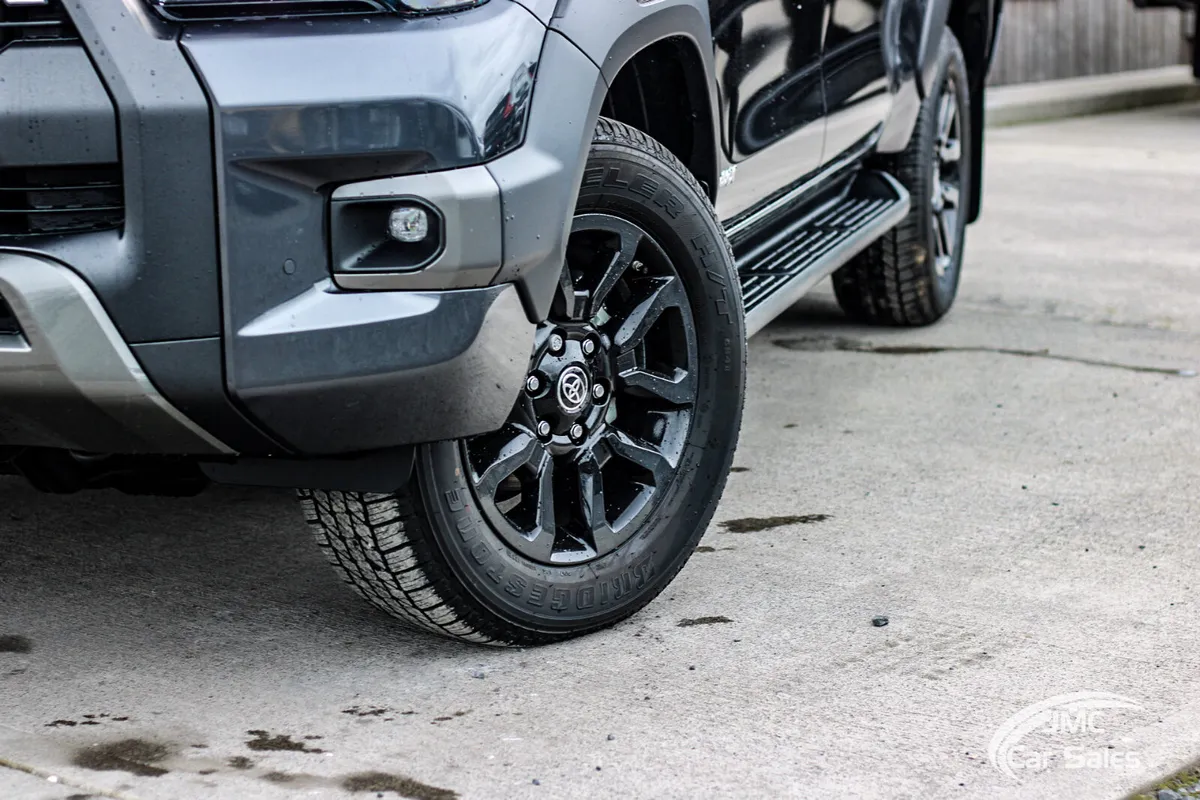 2026 TOYOTA HILUX INVINCIBLE - Image 2