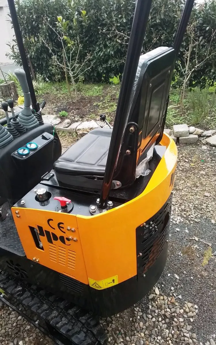 Mini digger - Image 3