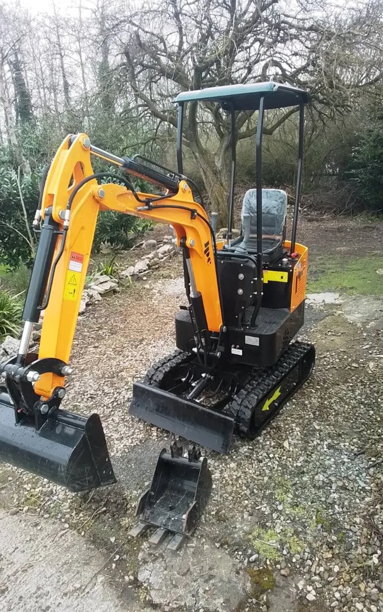 Mini digger - Image 1