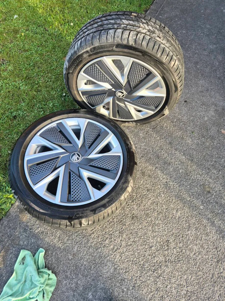 Skoda superb Alloys 18" - Image 2