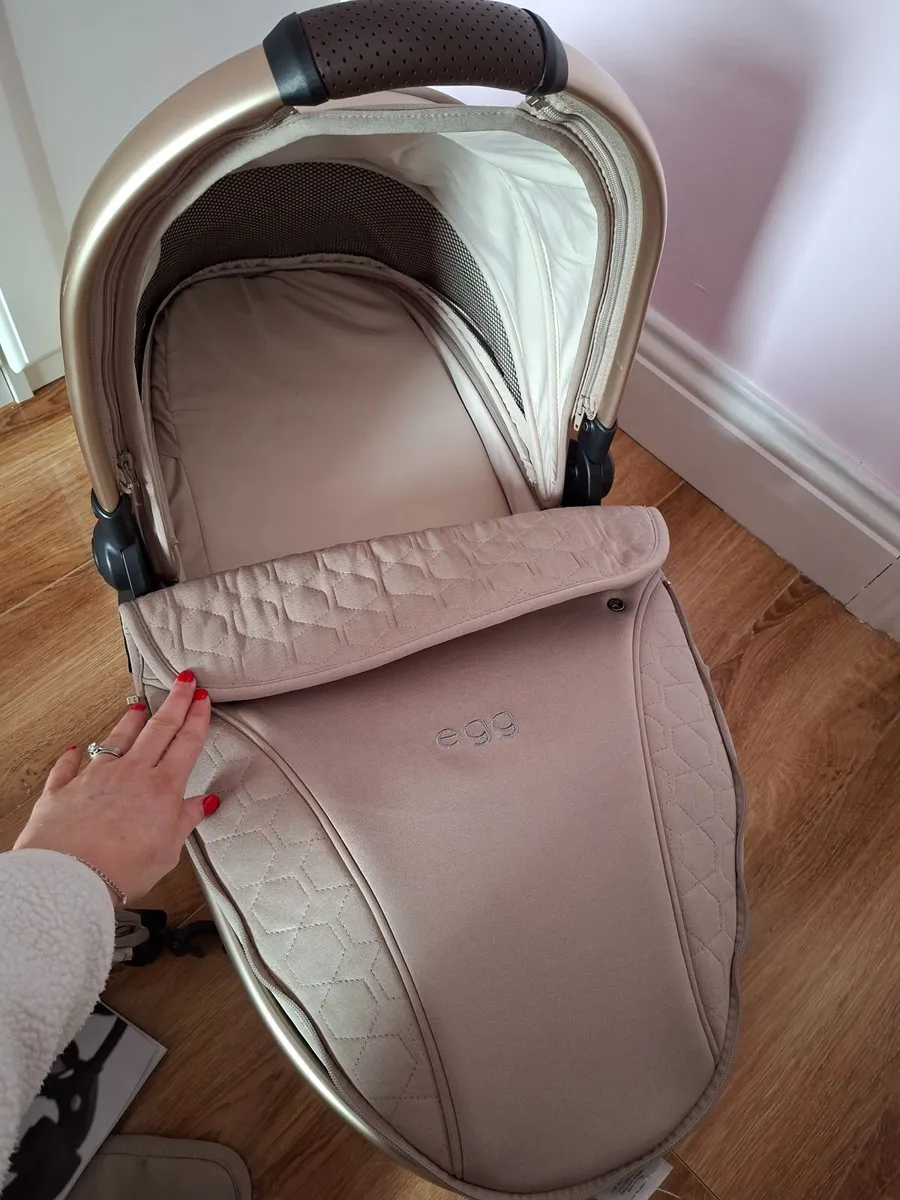 Egg 2 Stroller Buggy System - Colour: Feather - Image 1