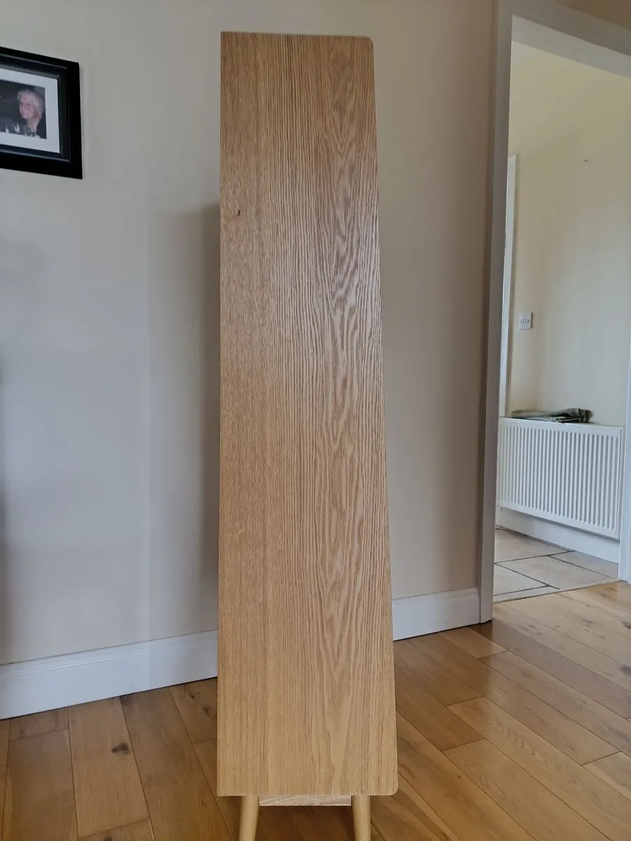 Stylish Shelving Unit - Image 2