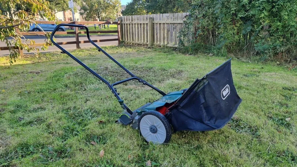 Webb 46cm Contactless Hand-Push Lawn Mower - Image 1