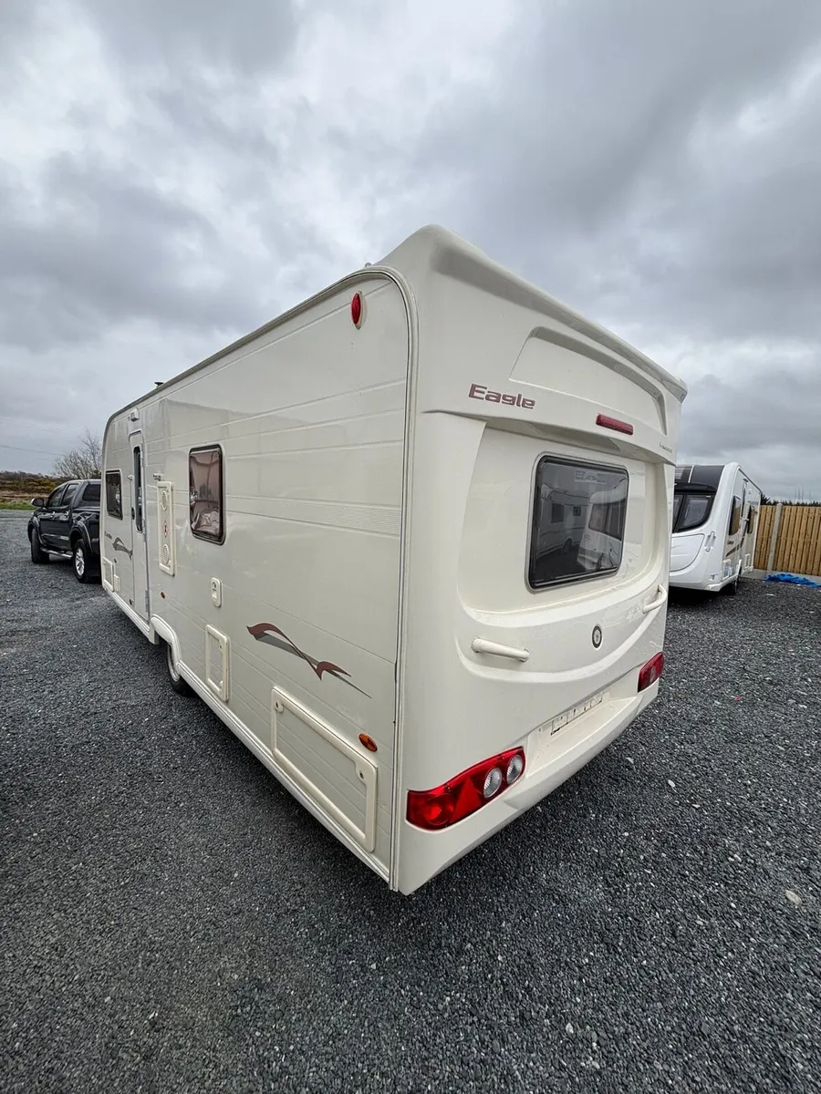 High End Avondale 4 Berth Fixed Bed Caravan - Image 4