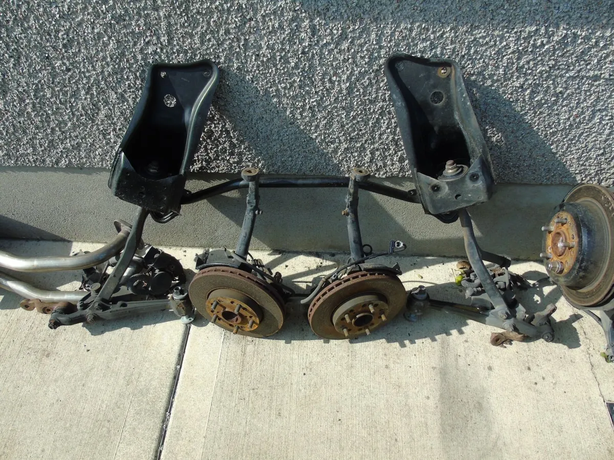 TOYOTA CELSIOR also LEXUS LS400 BREAKING FOR PARTS - Image 3