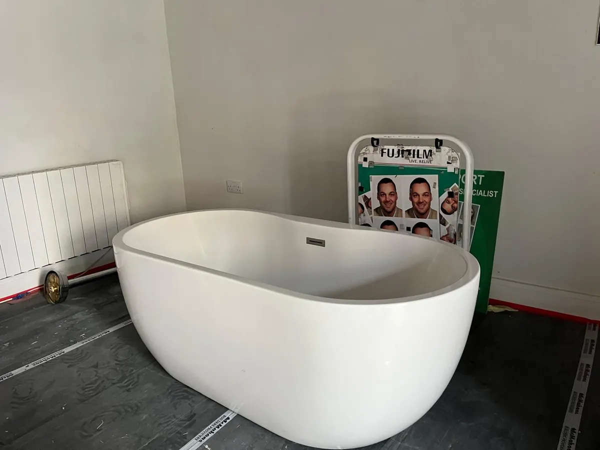 Freestanding Bath with Tap - Image 1