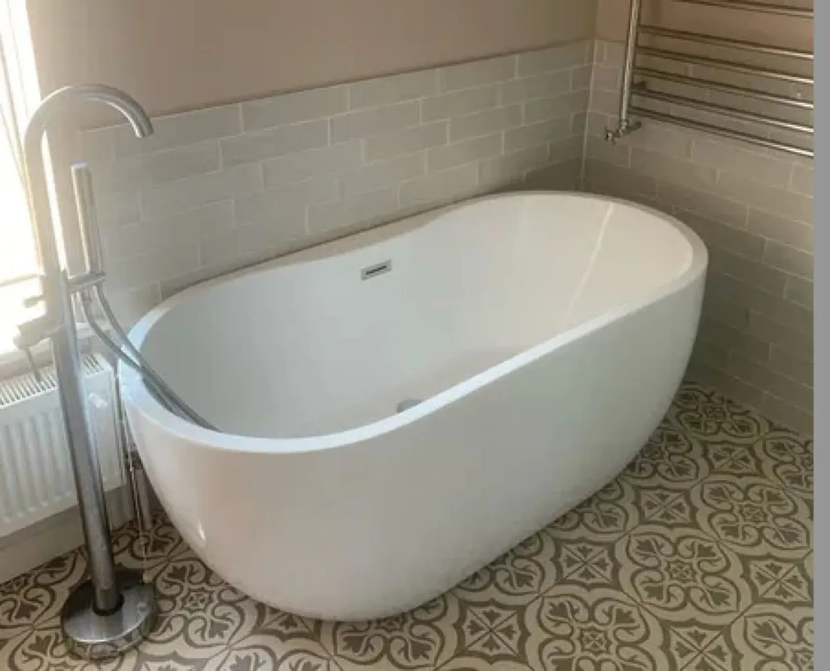 Freestanding Bath with Tap - Image 2