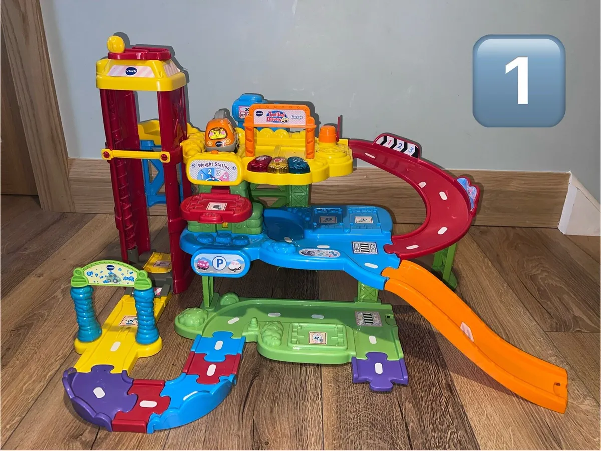 Vtech Toot Toot Garage & car
