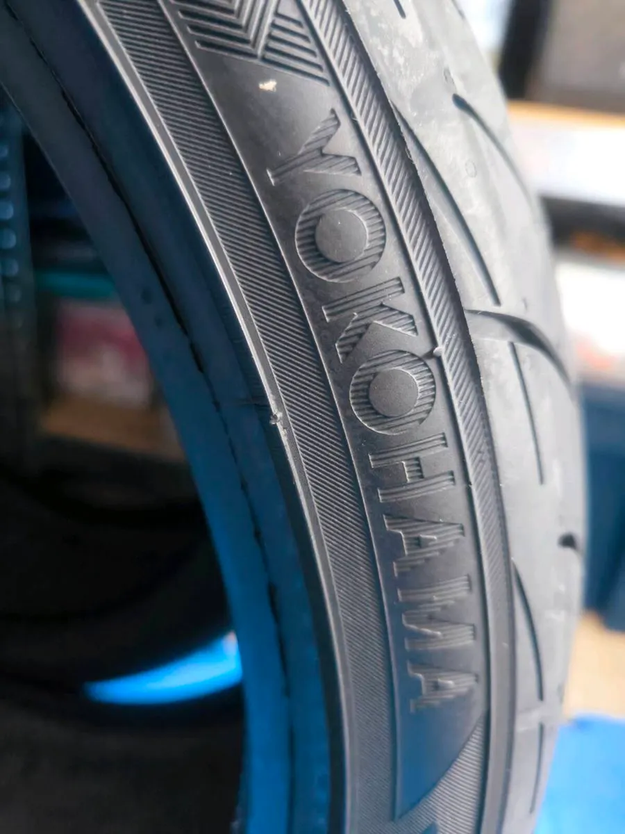 Yokohama tyres R19/ 235/ 35 - Image 1