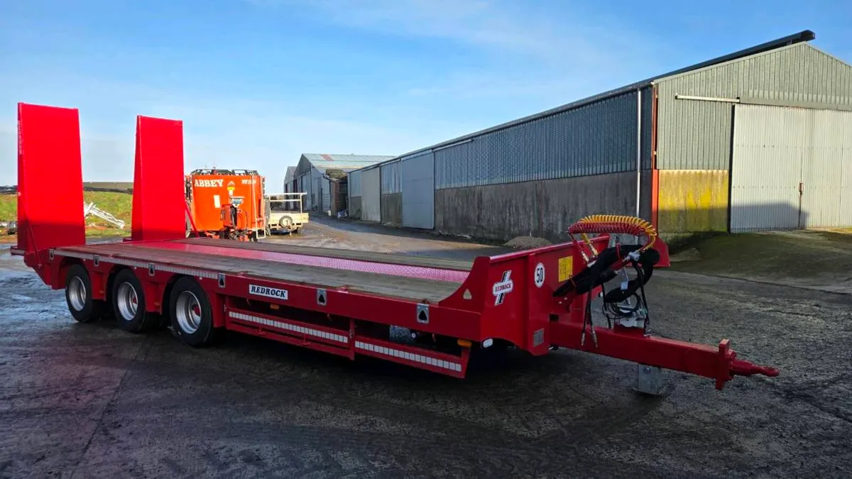 New Redrock tri axle low loader - Image 4