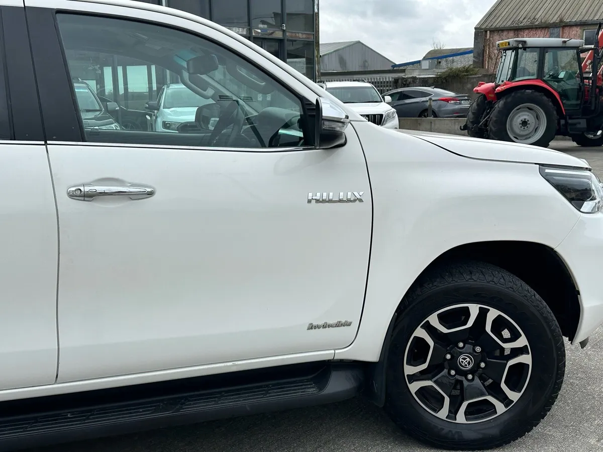 Toyota  hilux crewcab - Image 3