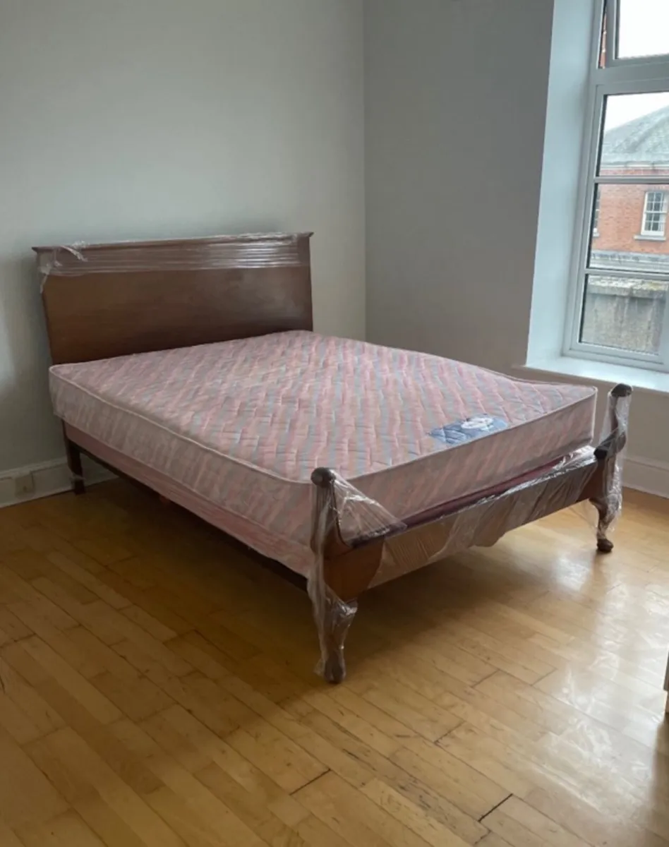 Vintage wooden bed - Image 1