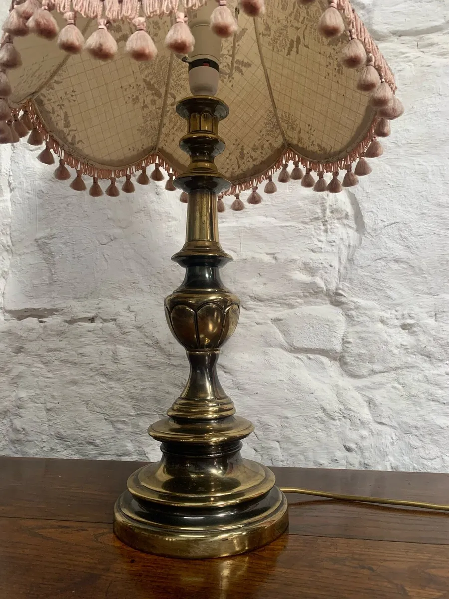 Late 20th century brass table lamp and shade. - Image 3