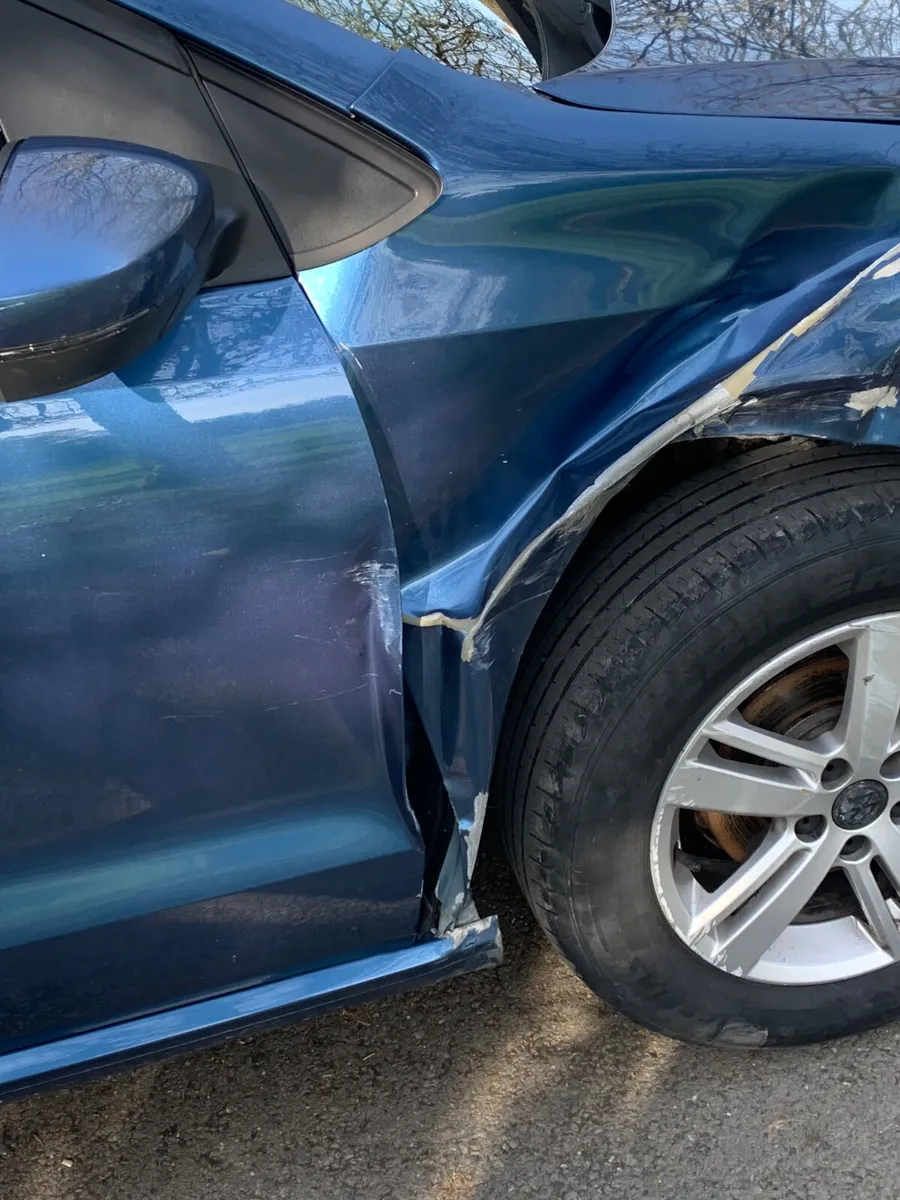 2016 VW POLO  TDI  DIESEL - Image 4