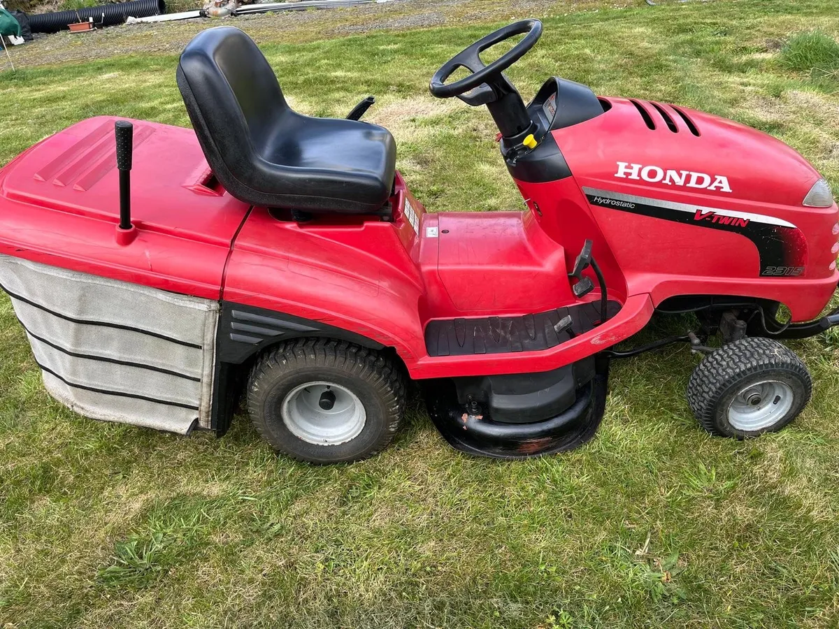 Ride on Tractor Lawnmower - Image 1