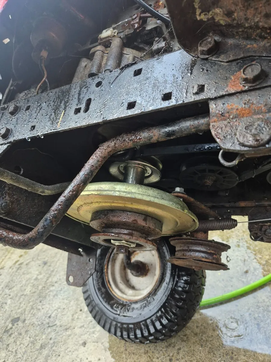 Ride on lawnmower - Image 3