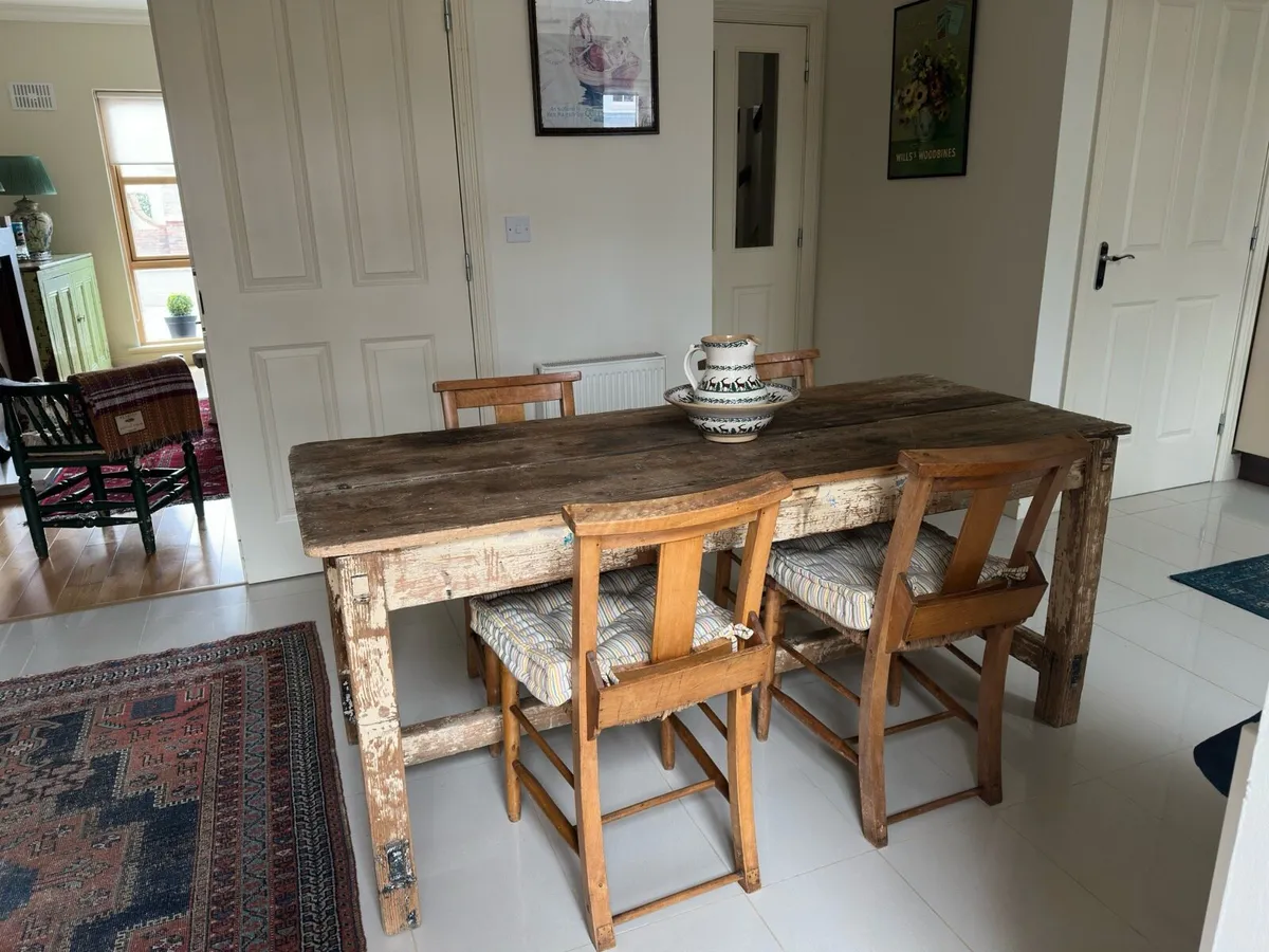 Table & chairs - Image 2