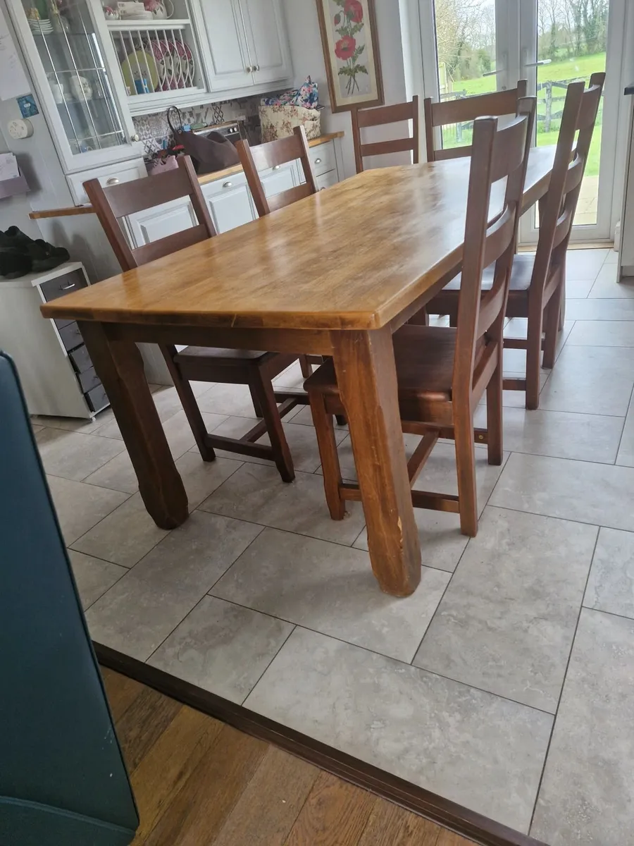 Table and  chairs - Image 1
