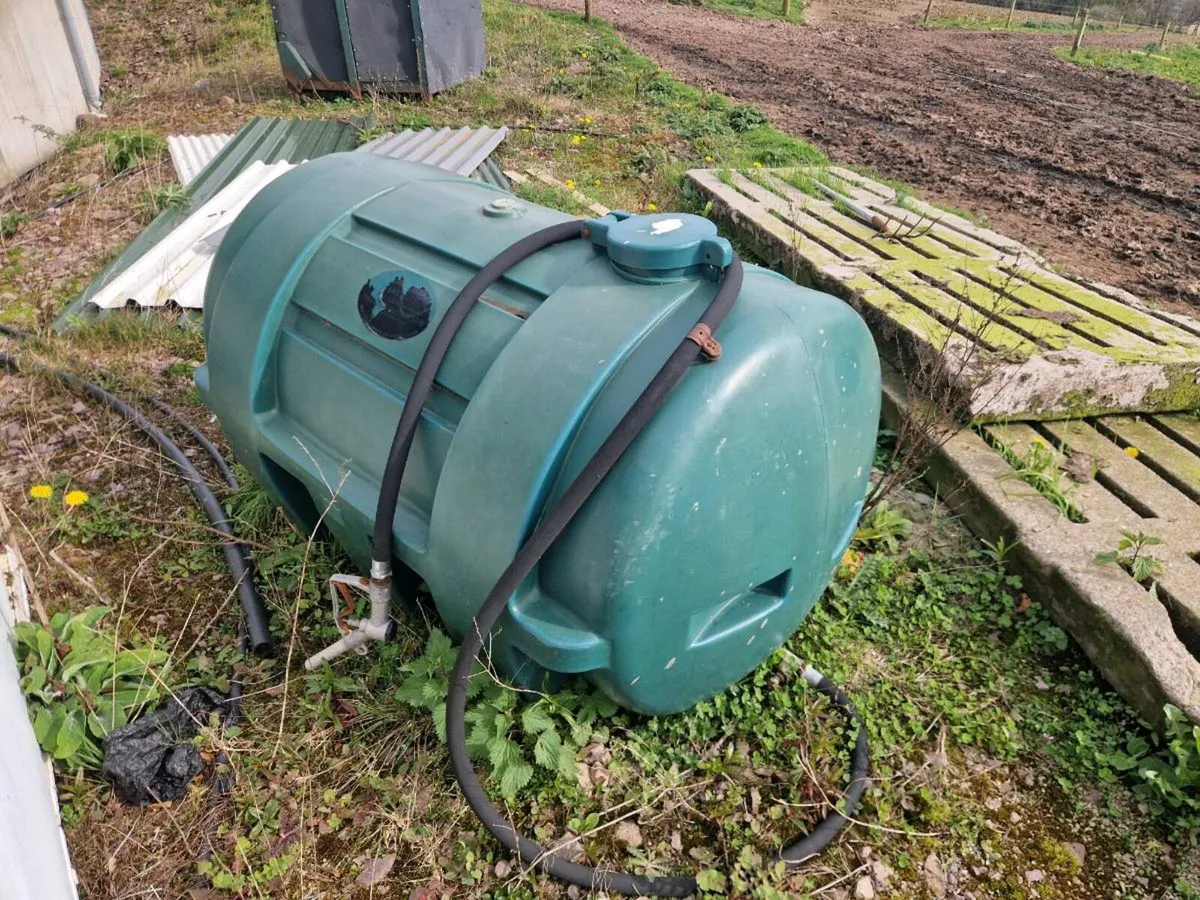 Yard sale/clearance - Image 1