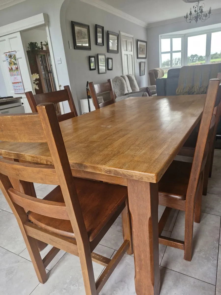 Table and  chairs - Image 3