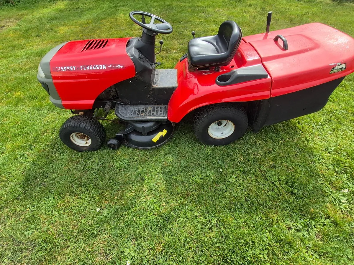 Ride on lawnmower - Image 1