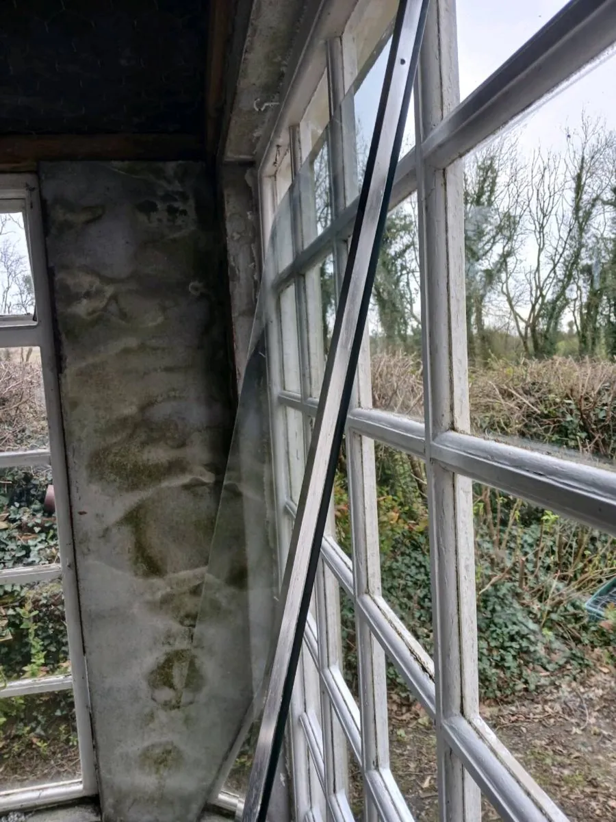 Wetroom shower glass - Image 3