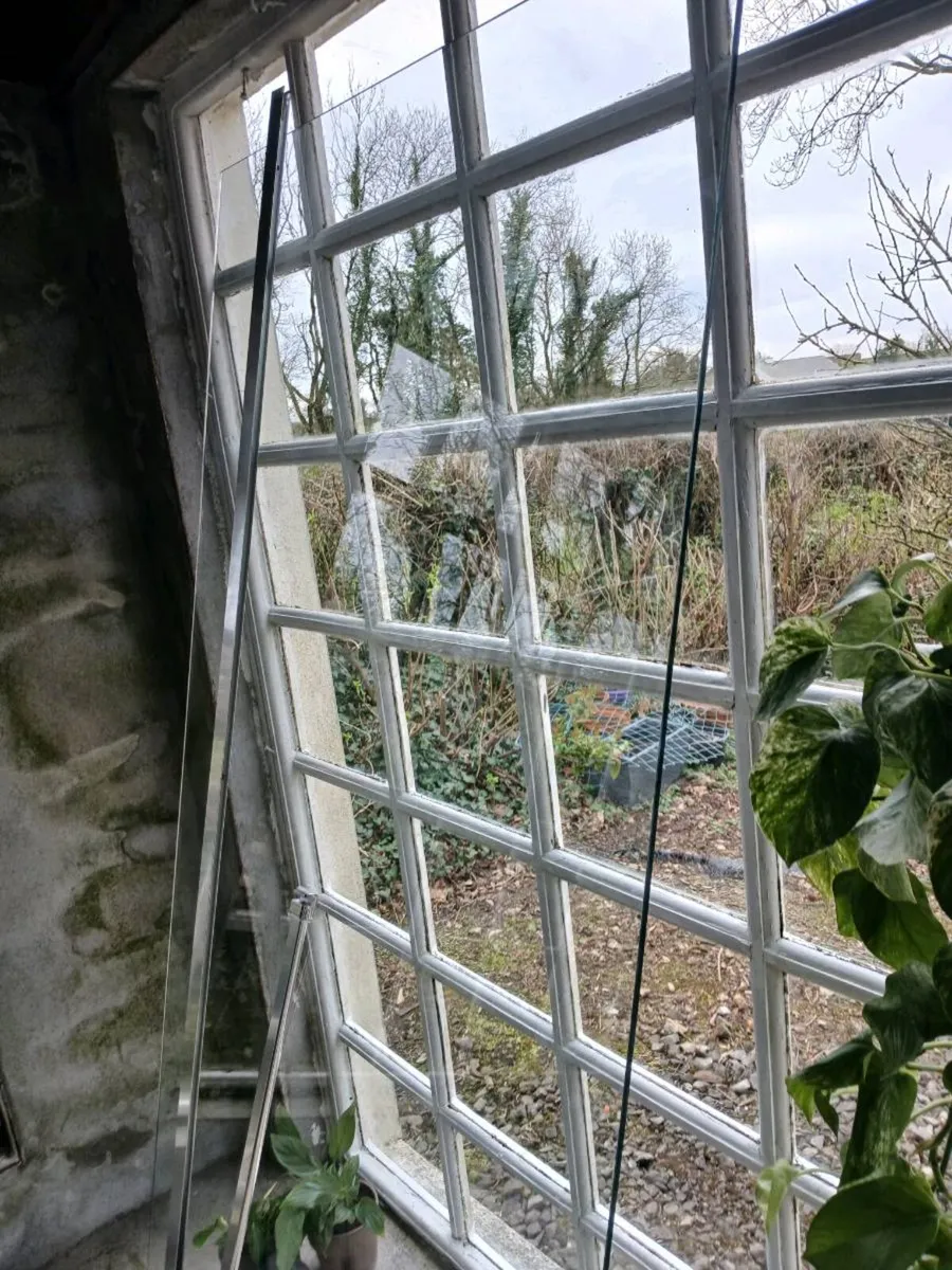 Wetroom shower glass - Image 1