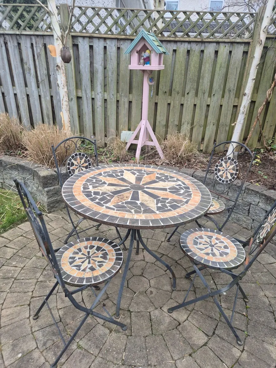 outside table - Image 1