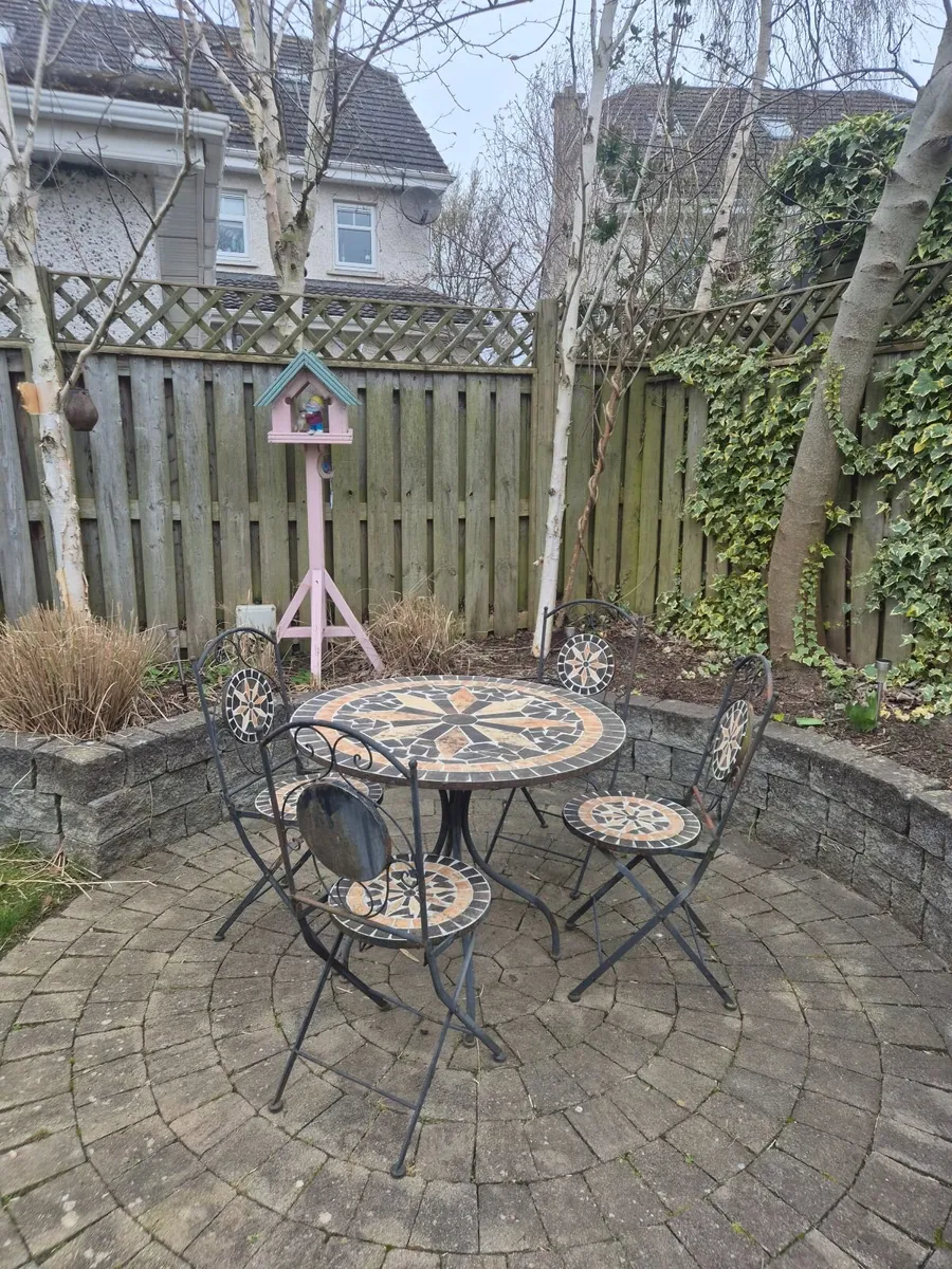 outside table - Image 2