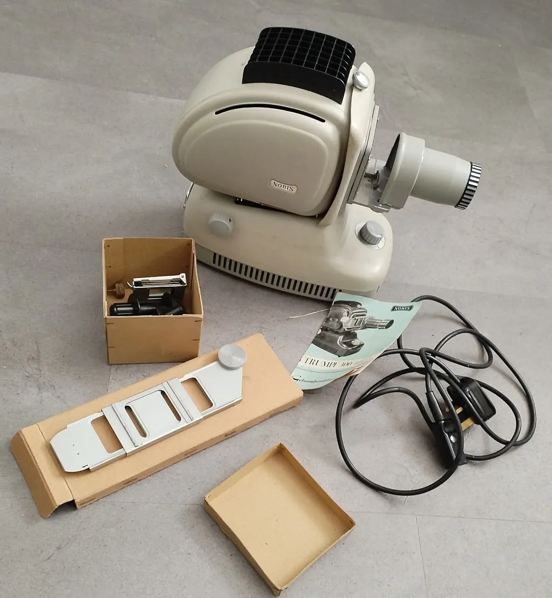 Working Vintage Noris Trumpf Plank Slide Projector