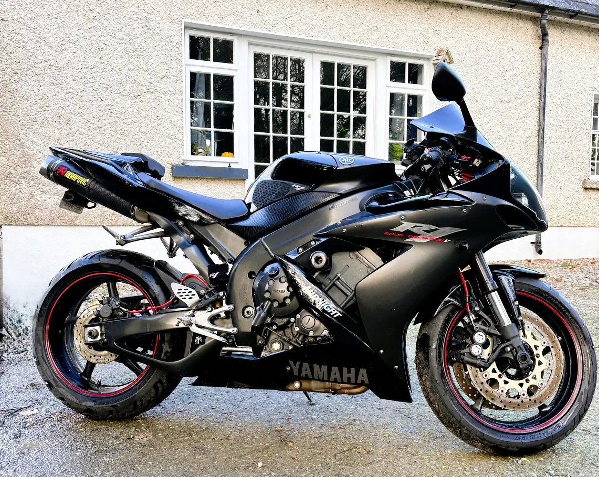 Yamaha YZF R1 2006 - Image 2