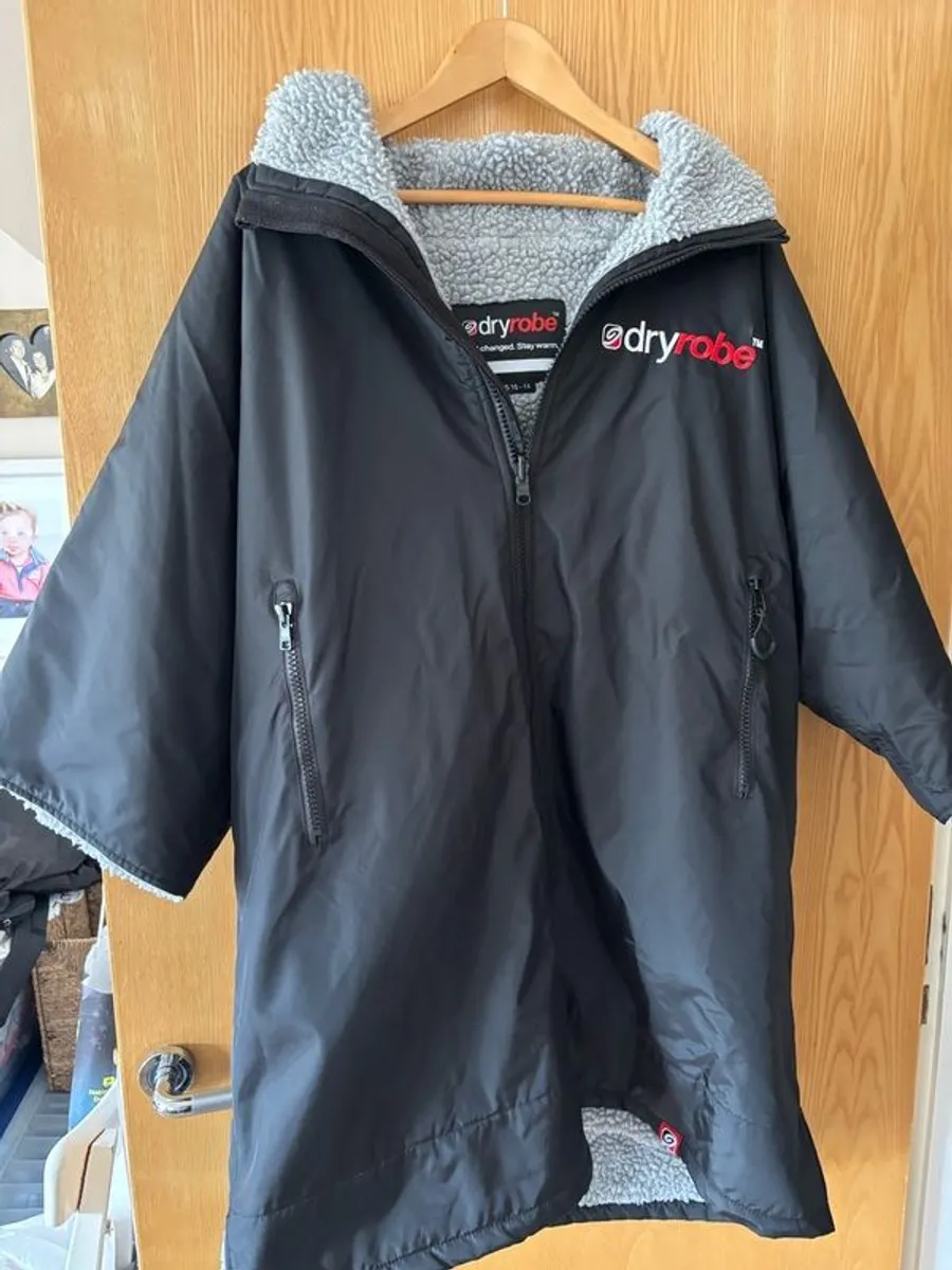 Black & Grey Kids Dryrobe - Image 3