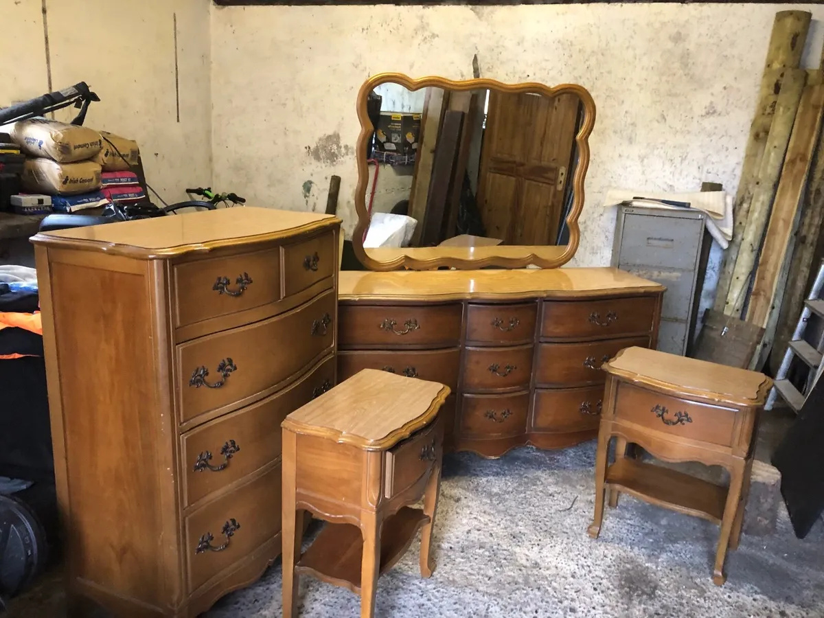 Bedroom furniture Free must collect - Image 1