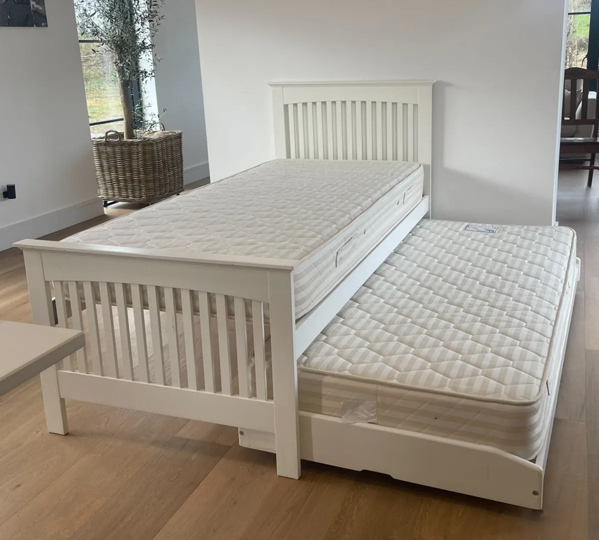 Single bed with pullout trundle(converts to double - Image 2