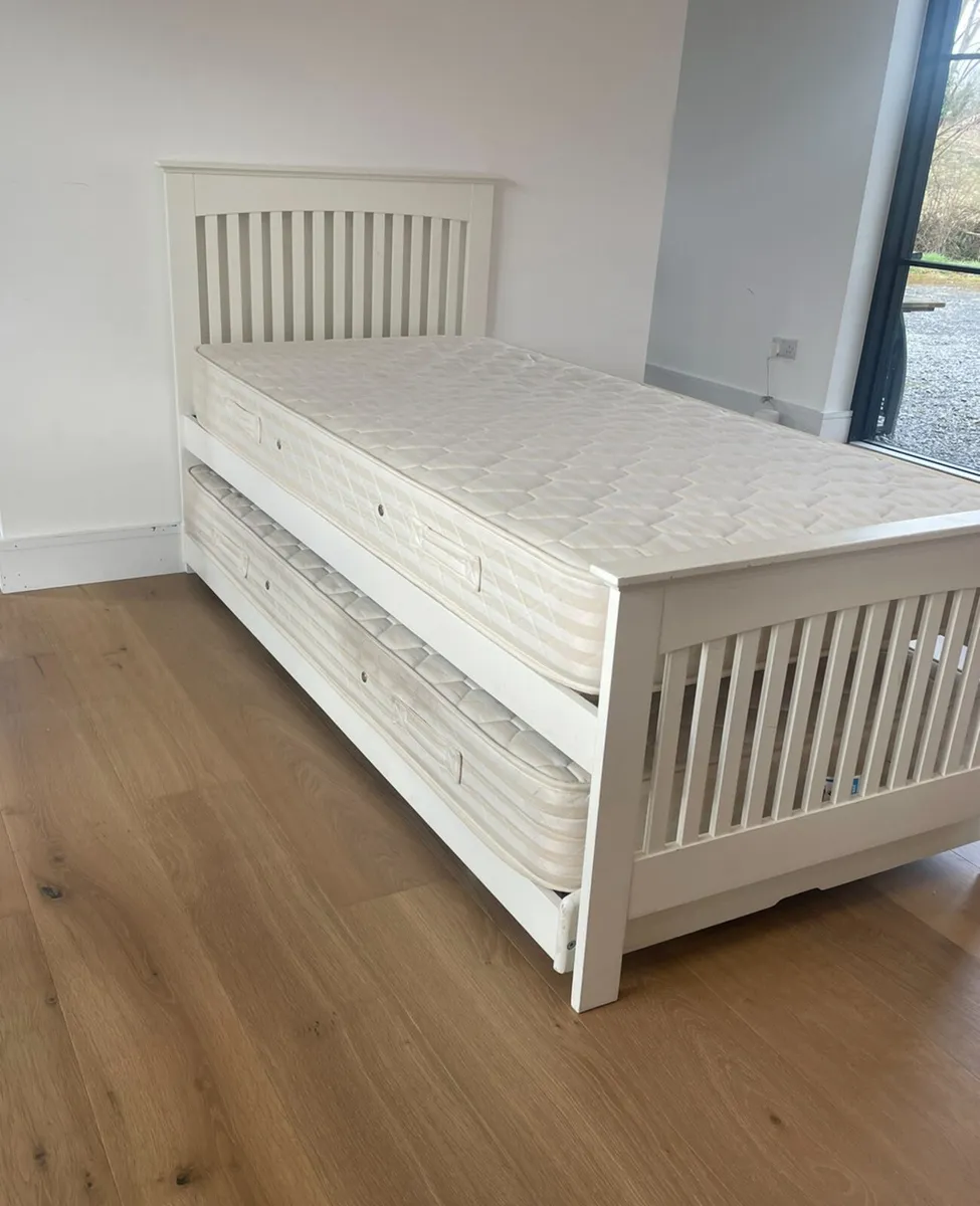 Single bed with pullout trundle(converts to double - Image 4