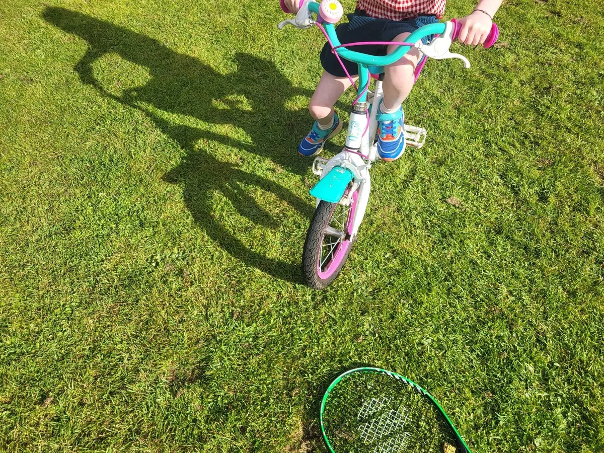 CHILDS BICYCLE €30 - Image 3