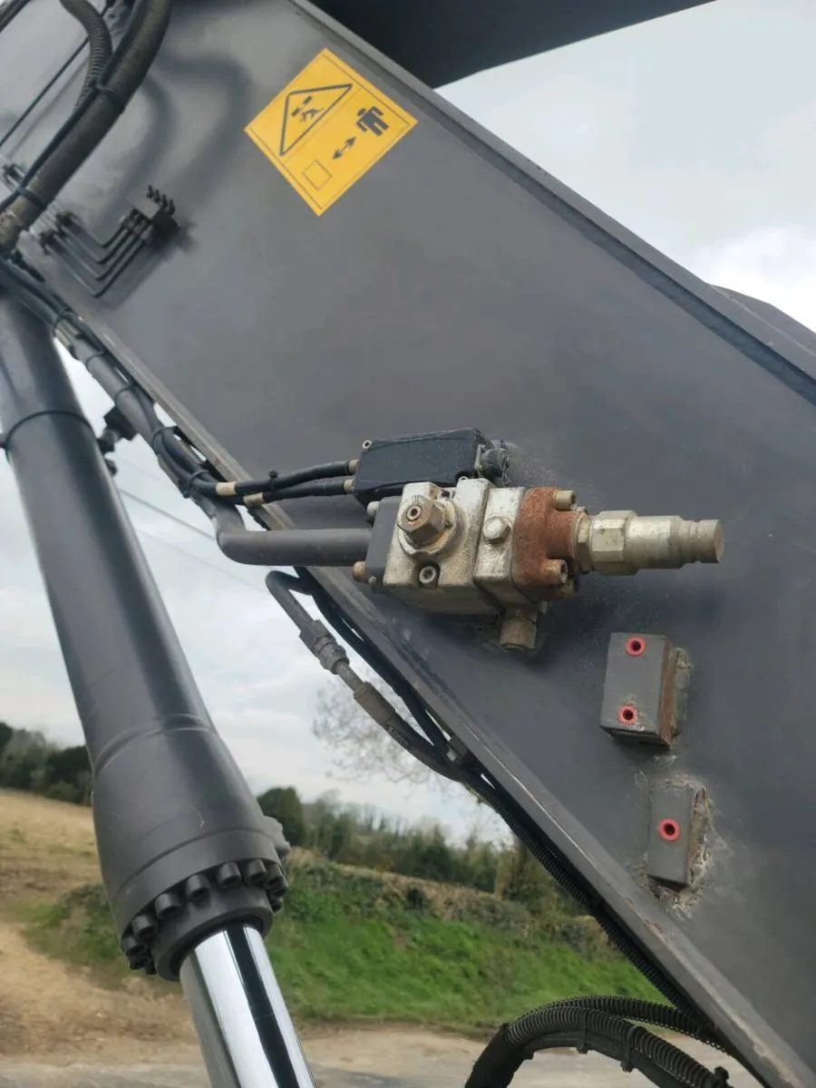 Volvo EC250El - Image 4