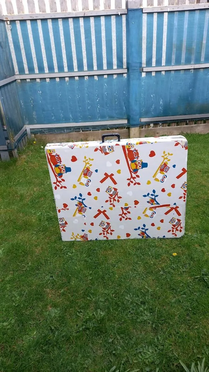 Foldable table 6 foot by 3 foot. - Image 1