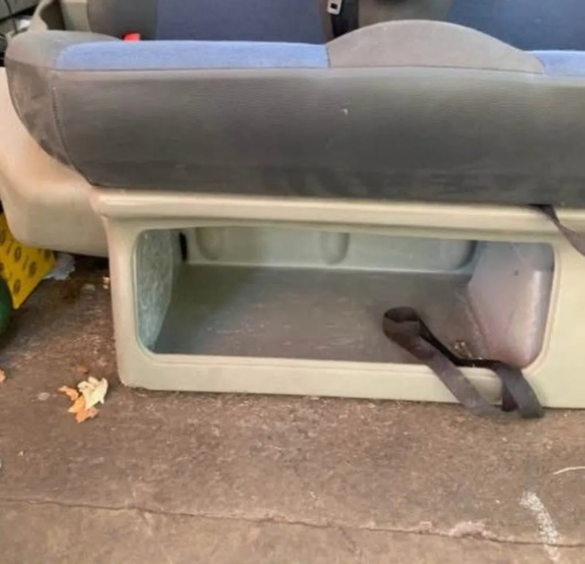 Crew seats and bulkhead for vivaro trafic - Image 3